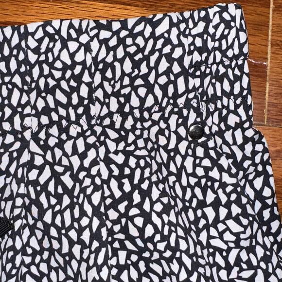 Lululemon - Picture 7 of 16